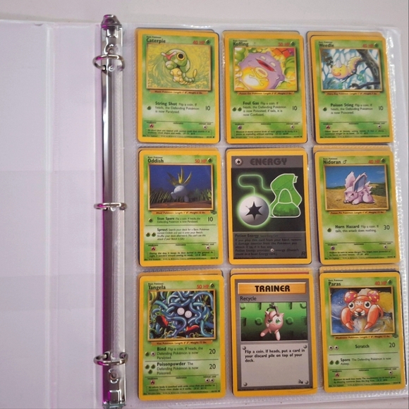 Pokmon Card binder with Lot Of vintage 90's Trading cards Pokmon Card binder with Lot Of vintage 90's Trading cards